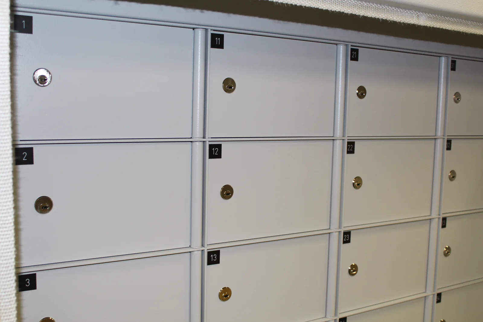 Compartments in a safe door