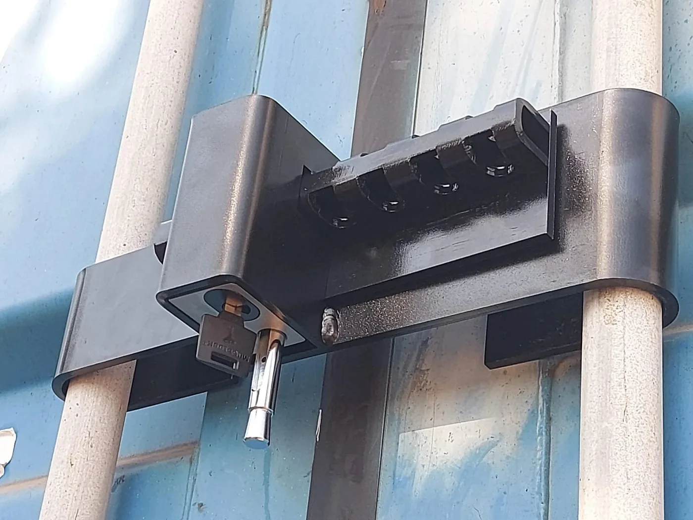 Key in the central lock of the Container Lock