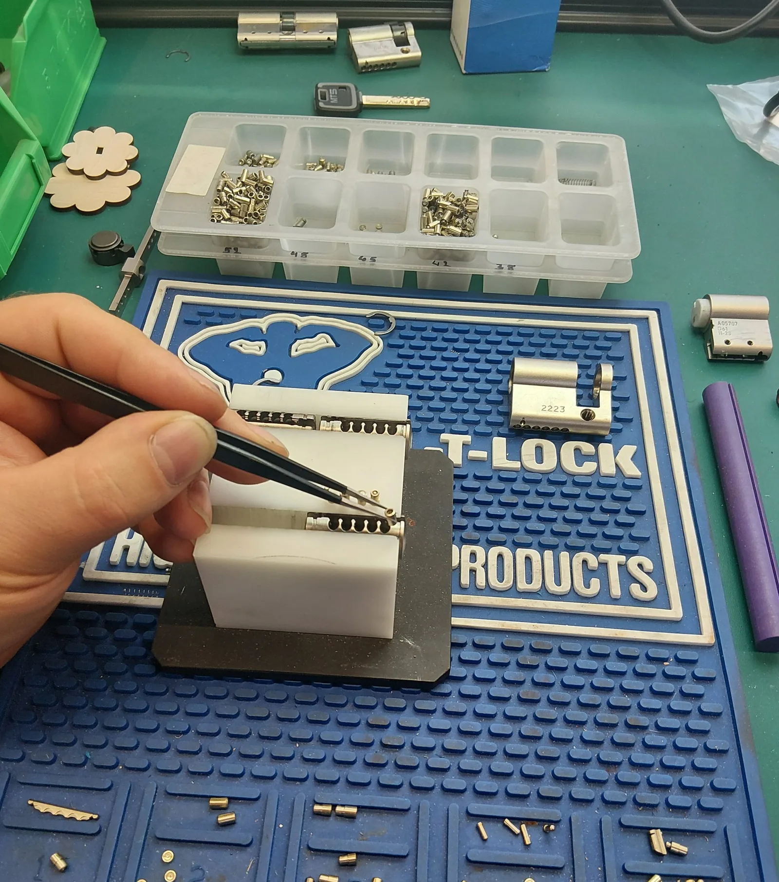 Assembling cylinders